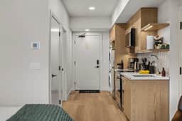Ascent Unit 320B - Studio | King Bed | Mountain View | Hot Tub & Pool