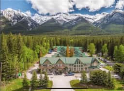 Banff Woods Lodge Unit 252 Steps to Banff National Park l Mountain Getaway