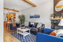 Banff Woods Lodge Unit 252 Steps to Banff National Park l Mountain Getaway