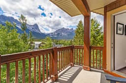 Falcon Crest Unit 319 - 180° Mountain Views | Two Hot Tubs | Fresh Reno