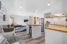 River's Bend 202 - Retreat - Modern, Clean, Bright 1BR