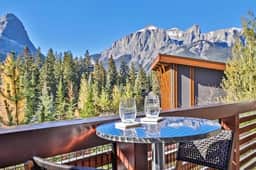 Rundle Cliff Unit 216 - Picturesque Mtn Views | Downtown | Hot Tub