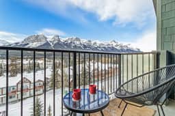 Silver Creek Unit 403 - Panoramic Mountain Views | 2 Hot Tubs | Steam Room