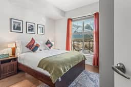 Silver Creek Unit 403 - Panoramic Mountain Views | 2 Hot Tubs | Steam Room