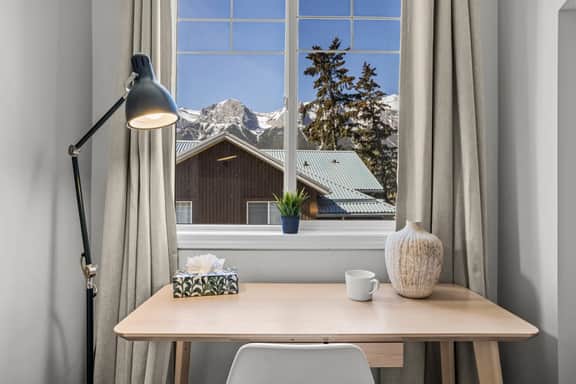108 Banff Boundary Lodge - Forest Retreat | Near Banff Gate | Hot Tub
