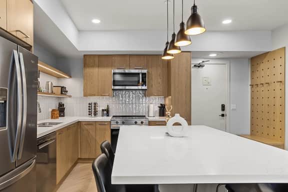 Ascent Unit 320A - Bright 2BR Mountain Haven w/ 2 Balconies & Fireplace