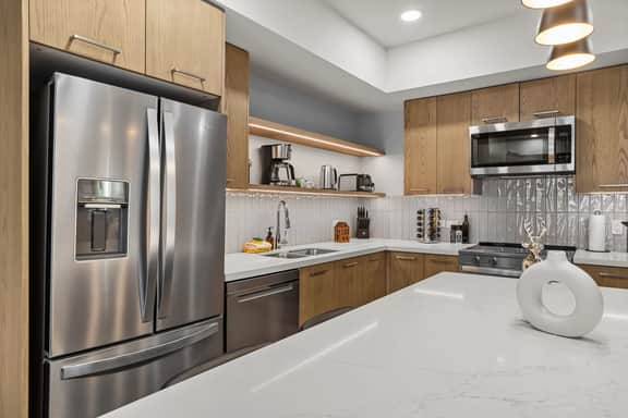 Ascent Unit 320A - Bright 2BR Mountain Haven w/ 2 Balconies & Fireplace