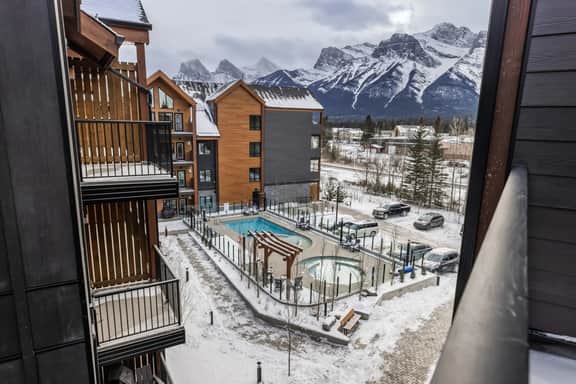 Ascent Unit 418 - Penthouse with Mountain Views | Hot Tub & Pool