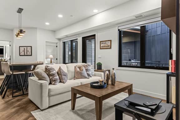 Ascent Unit 418 - Penthouse with Mountain Views | Hot Tub & Pool