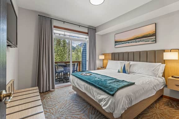 Blackstone Unit 320 - Mountain Views | Hot Tub | Outdoor Pool | King Bed