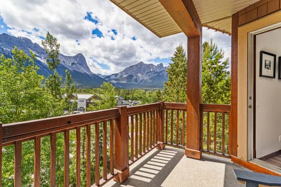 Falcon Crest Unit 319 - 180° Mountain Views | Two Hot Tubs | Fresh Reno