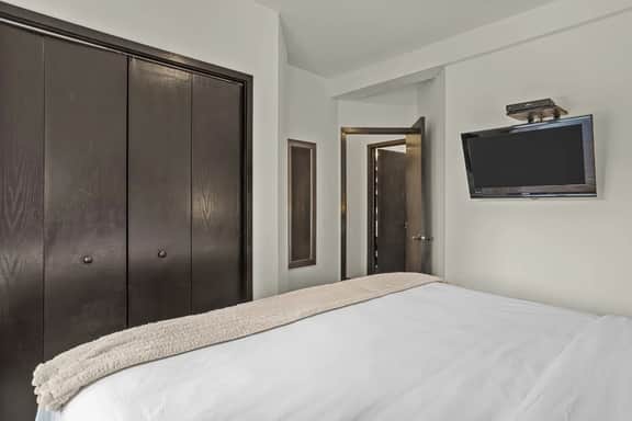 Grande Rockies Unit 320 - 2 Bed Condo with 3 Sisters Mtn View Pool and Hot Tub