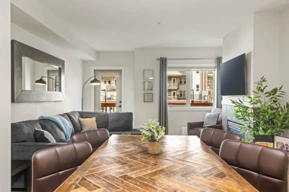 Lodges Unit G208 - Hot Tub & Heated Pool |  Mountain Views | King Bed