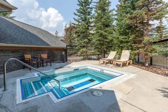 Lodges Unit G402 - Penthouse 1 bed | Hot Tub & Pool | Mountain Views