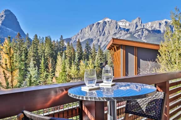 Rundle Cliff Unit 216 - Picturesque Mtn Views | Downtown | Hot Tub