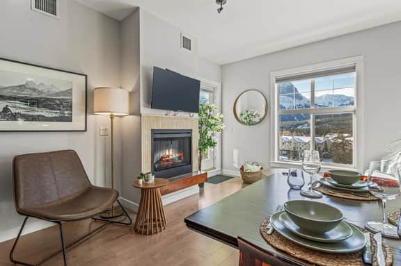 Silver Creek Unit 403 - Panoramic Mountain Views | 2 Hot Tubs | Steam Room