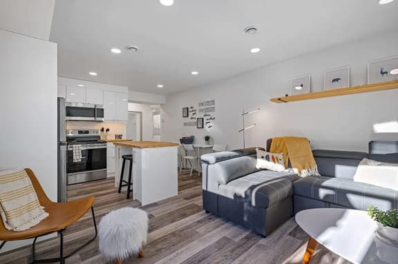 River's Bend 202 - Retreat - Modern, Clean, Bright 1BR
